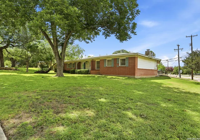 2nd image of 900 Canterbury Hill St, Terrell Hills, TX 78209 | MLS# 1973460