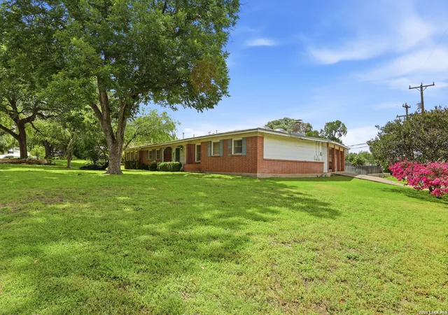 4th image of 900 Canterbury Hill St, Terrell Hills, TX 78209 | MLS# 1973460