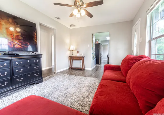 2nd image of 622 Pinewood Ln, San Antonio, TX 78216 | MLS# 1973475
