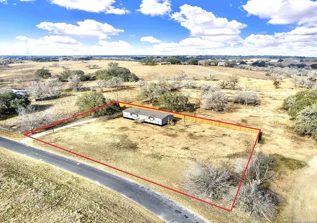 Photo 3 of Single family home for sale at 112 County Road 158, Floresville, TX 78114 | MLS# 1973477 | Listing updated on 2026-09-01
