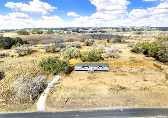 Photo 3 of Single family home for sale at 112 County Road 158, Floresville, TX 78114 | MLS# 1973477 | Listing updated on 2026-09-01