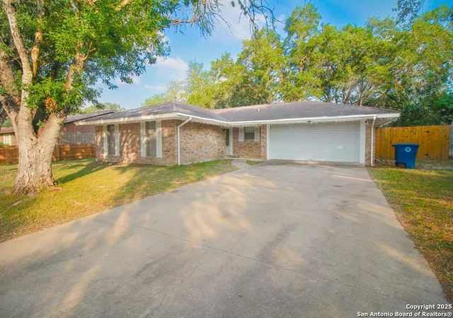 Homes for sale in Beeville, TX | 1404 Las Palmas, Beeville, TX 78102 | MLS# 1973550