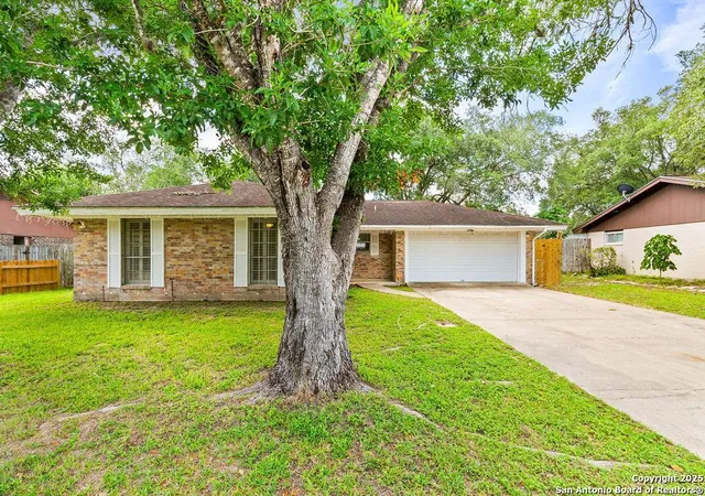 Homes for sale in Beeville, TX | 1404 Las Palmas, Beeville, TX 78102 | MLS# 1973550