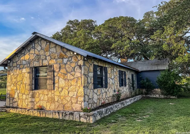 Photo 3 of Single family home for sale at 3513 N Us Hwy 281, Blanco, TX 78606 | MLS# 1973579 | Listing updated on 2026-06-18