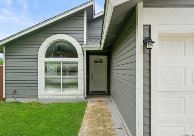Photo 3 of Single family home for sale at 8607 Ridge Mile Dr, San Antonio, TX 78239 | MLS# 1973656 | Listing updated on 2026-09-09