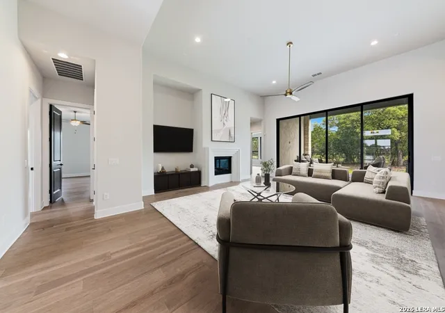 Photo 4 of Single family home for sale at 193 Ranch Hts, Boerne, TX 78015 | MLS# 1973682 | Listing updated on 2026-08-13
