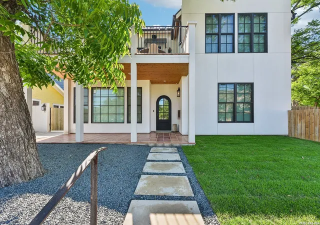 3rd image of 1915 Brackenridge St, Austin, TX 78704 | MLS# 1973706