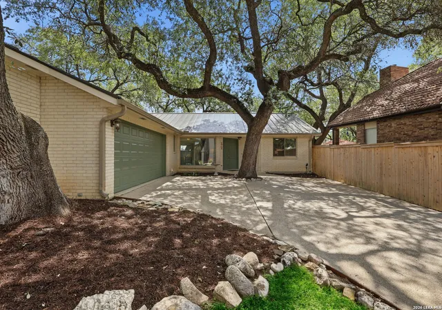 Photo 2 of Sale Pending at 32 Donore, San Antonio, TX 78229 | MLS# 1973717 | Listing updated on 2026-08-31