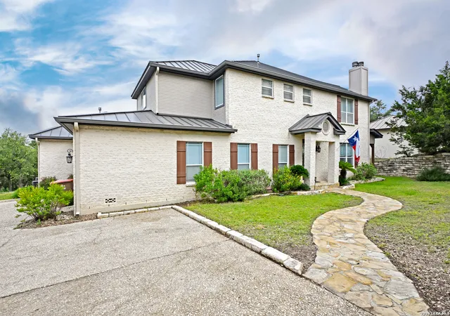 Photo 1 of Single family home for sale at 1031 Kings Cove Dr, Canyon Lake, TX 78133 | MLS# 1973720 | Listing updated on 2026-08-12