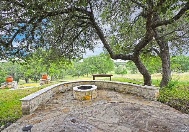 Photo 4 of Single family home for sale at 1031 Kings Cove Dr, Canyon Lake, TX 78133 | MLS# 1973720 | Listing updated on 2026-08-12