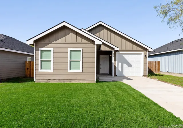 Homes for sale in Beeville, TX | 804 W Huntington St, Beeville, TX 78102 | MLS# 1973756