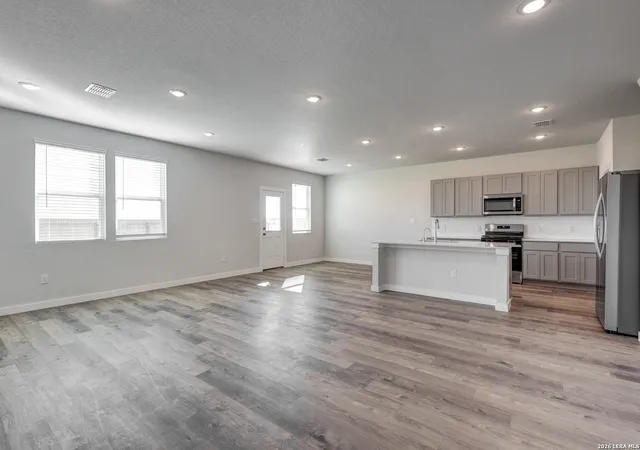 Photo 4 of Single family home for sale at 2323 Crisp Gln, San Antonio, TX 78224 | MLS# 1973758 | Listing updated on 2026-09-18