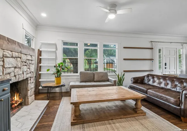 Photo 3 of Sale Pending at 607 W Kings Hwy, San Antonio, TX 78212 | MLS# 1973762 | Listing updated on 2026-09-17