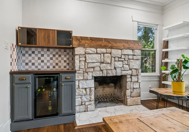 Photo 3 of Sale Pending at 607 W Kings Hwy, San Antonio, TX 78212 | MLS# 1973762 | Listing updated on 2026-09-17