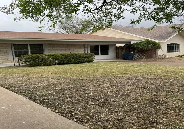 Photo 3 of Single family home for sale at 956 Guadalajara, Eagle Pass, TX 78852 | MLS# 1979407 | Listing updated on 2026-08-21