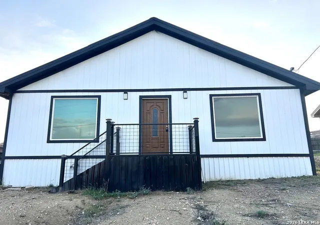 Photo 1 of Single family home for sale at 99 S Park St, Eagle Pass, TX 78852 | MLS# 1980728 | Listing updated on 2026-09-08