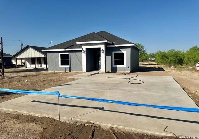 Photo 1 of Single family home for sale at 261 Dub Dr, Eagle Pass, TX 78852 | MLS# 1981032 | Listing updated on 2026-08-02