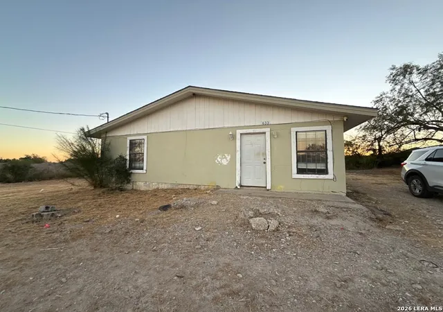 Photo 4 of Sale Pending at 633 Molina Loop, Eagle Pass, TX 78852 | MLS# 1981033 | Listing updated on 2026-08-12
