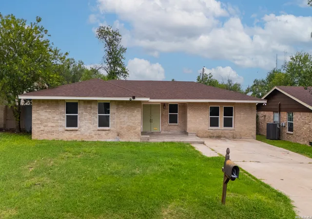 Photo 1 of Single family home for sale at 2139 Ricks Dr, Eagle Pass, TX 78852 | MLS# 1981037 | Listing updated on 2026-09-09