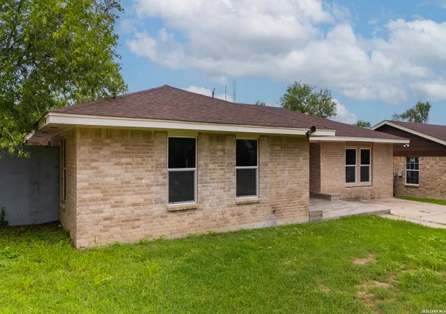 Photo 2 of Single family home for sale at 2139 Ricks Dr, Eagle Pass, TX 78852 | MLS# 1981037 | Listing updated on 2026-09-09