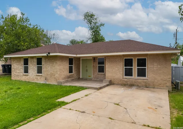 Photo 3 of Single family home for sale at 2139 Ricks Dr, Eagle Pass, TX 78852 | MLS# 1981037 | Listing updated on 2026-09-09