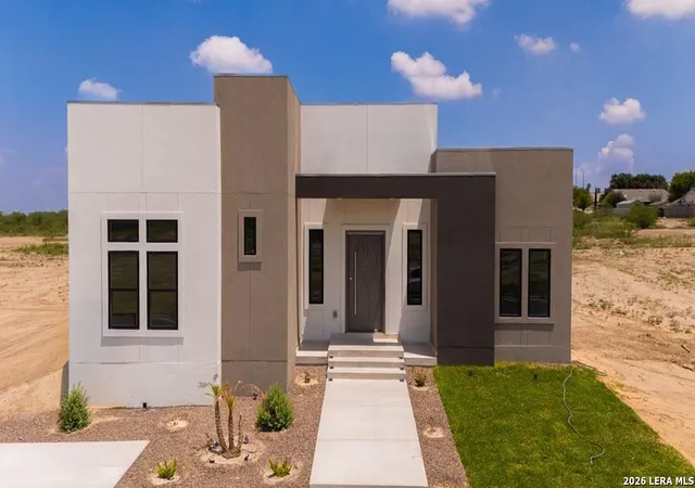 Photo 1 of Single family home for sale at 825 Ceniza Dr, Eagle Pass, TX 78852 | MLS# 1981046 | Listing updated on 2026-08-10