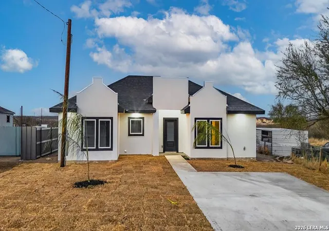 Photo 1 of Single family home for sale at 260 Park St, Eagle Pass, TX 78852 | MLS# 1981144 | Listing updated on 2026-08-23