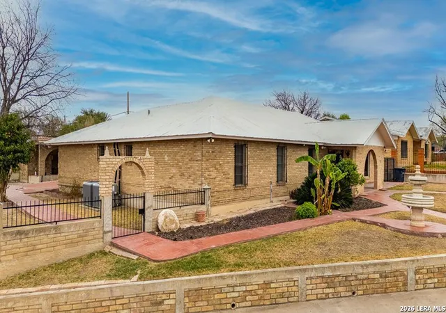 Photo 2 of Sale Pending at 1815 Willams St, Eagle Pass, TX 78852 | MLS# 1981258 | Listing updated on 2026-08-03