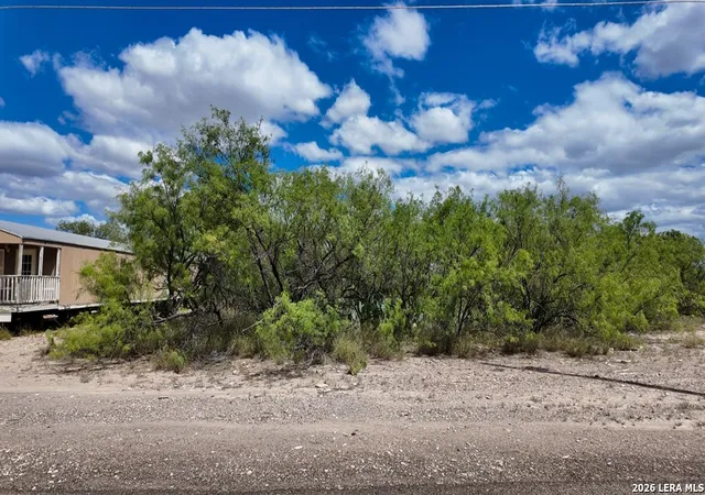2nd image of 32 Borjon Dr, Eagle Pass, TX 78852 | MLS# 1981473