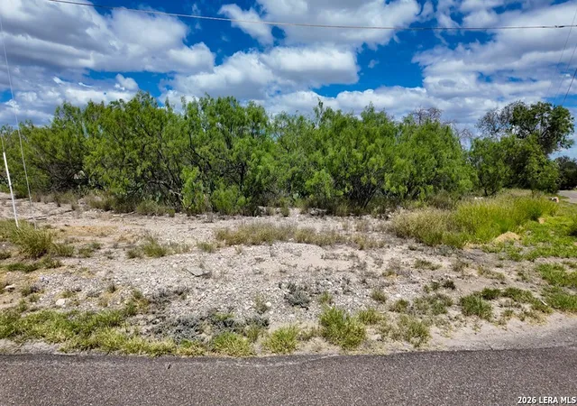 3rd image of 32 Borjon Dr, Eagle Pass, TX 78852 | MLS# 1981473