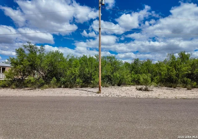 4th image of 32 Borjon Dr, Eagle Pass, TX 78852 | MLS# 1981473