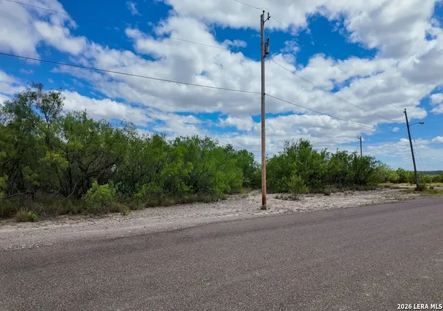 5th image of 32 Borjon Dr, Eagle Pass, TX 78852 | MLS# 1981473