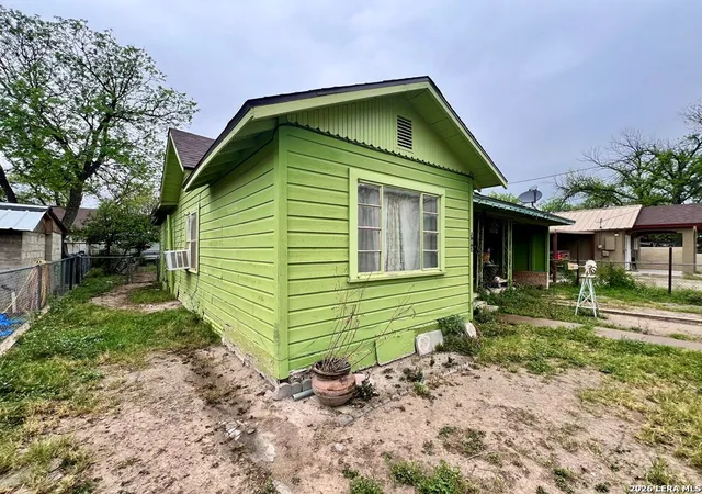 Photo 3 of Single family home for sale at 503 503 W Morin, Del Rio, TX 78840 | MLS# 1981528 | Listing updated on 2026-09-13