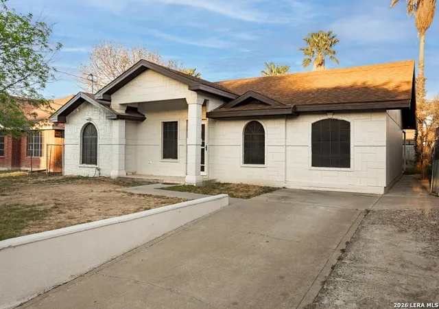 2nd image of 1661 Paseo Encinal Dr #N/A, Eagle Pass, TX 78852 | MLS# 1981562