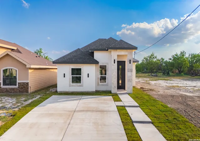 Photo 1 of Sale Pending at 42 Dub Dr, Eagle Pass, TX 78852 | MLS# 1981566 | Listing updated on 2026-08-18