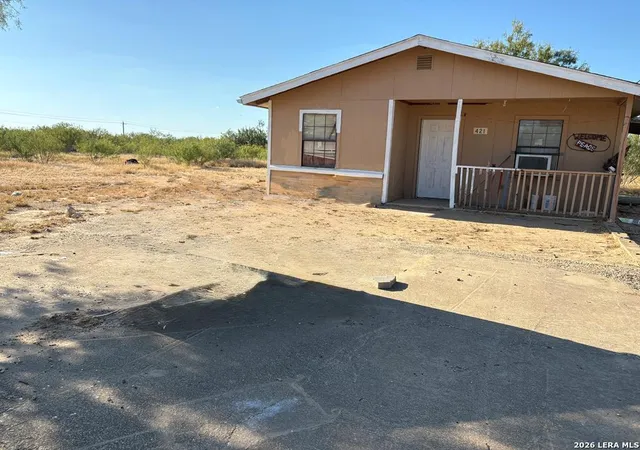Homes for sale in Carrizo Springs, TX | 421 Las Tobia Dr, Carrizo Springs, TX 78834 | MLS# 1981633
