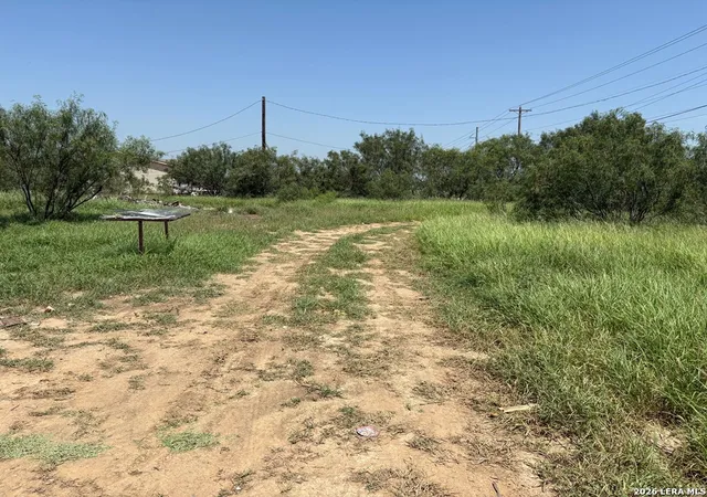 Homes for sale in Carrizo Springs, TX | 421 Las Tobia Dr, Carrizo Springs, TX 78834 | MLS# 1981633