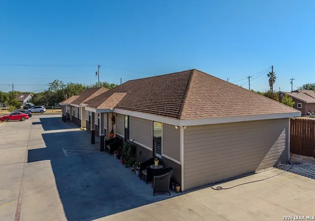 Photo 3 of Multi family home for sale at 639 Las Brisas Dr, Eagle Pass, TX 78852 | MLS# 1982640 | Listing updated on 2026-08-22