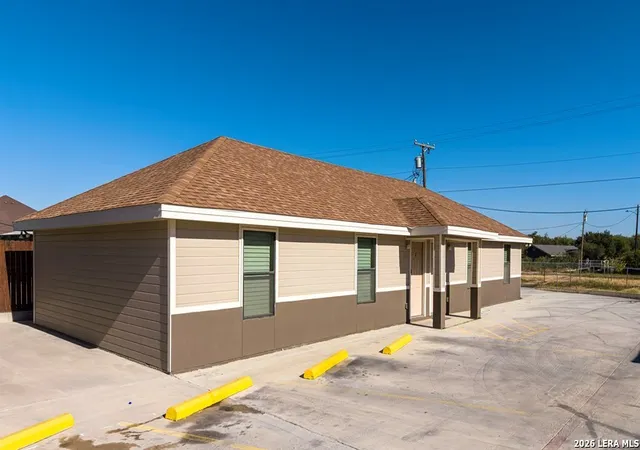 Photo 3 of Multi family home for sale at 639 Las Brisas Dr, Eagle Pass, TX 78852 | MLS# 1982640 | Listing updated on 2026-08-22