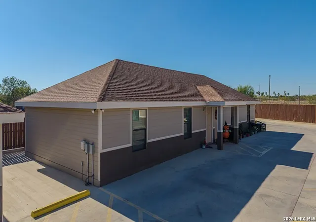 Photo 4 of Multi family home for sale at 639 Las Brisas Dr, Eagle Pass, TX 78852 | MLS# 1982640 | Listing updated on 2026-08-22