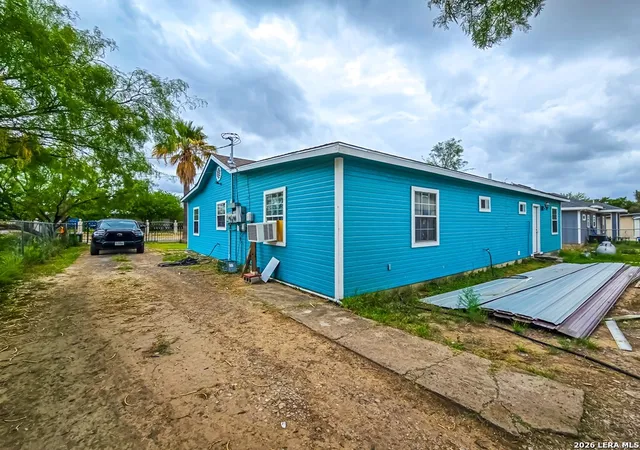Photo 3 of Single family home for sale at 3879 Cross Creek Dr #N/A, Eagle Pass, TX 78852 | MLS# 1983558 | Listing updated on 2026-07-31