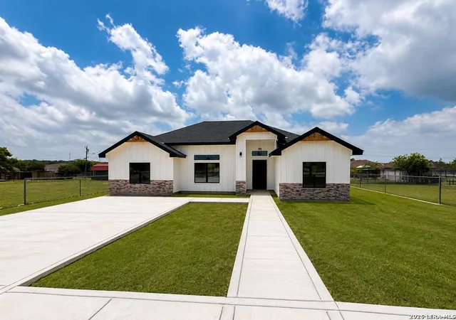 Photo 3 of Sale Pending at 4142 Buck Dr, Eagle Pass, TX 78852 | MLS# 1984885 | Listing updated on 2026-08-13