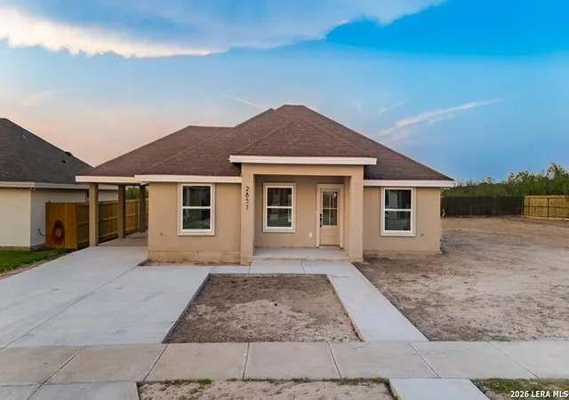 Photo 2 of Sale Pending at 2857 Garden View Dr, Eagle Pass, TX 78852 | MLS# 1984894 | Listing updated on 2026-08-25