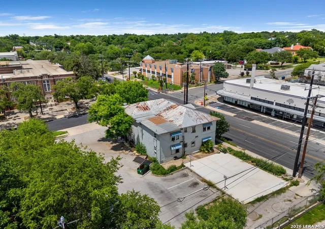 12th image of 402 Mulberry, San Antonio, TX 78212 | MLS# 1990073