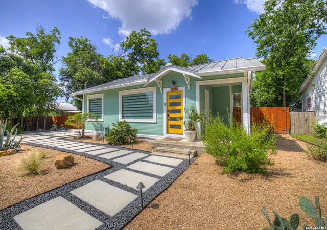 4th image of 225 S Live Oak Ave, New Braunfels, TX 78130 | MLS# 1990088