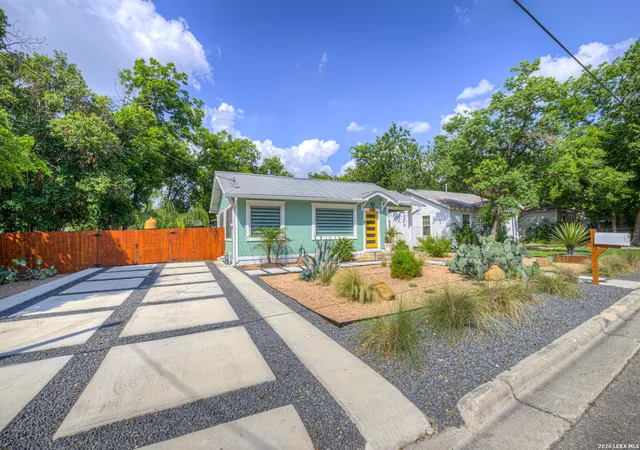 45th image of 225 S Live Oak Ave, New Braunfels, TX 78130 | MLS# 1990088