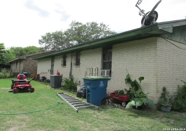 Homes for sale in Beeville, TX | 807 W Inez St, Beeville, TX 78102 | MLS# 1990093