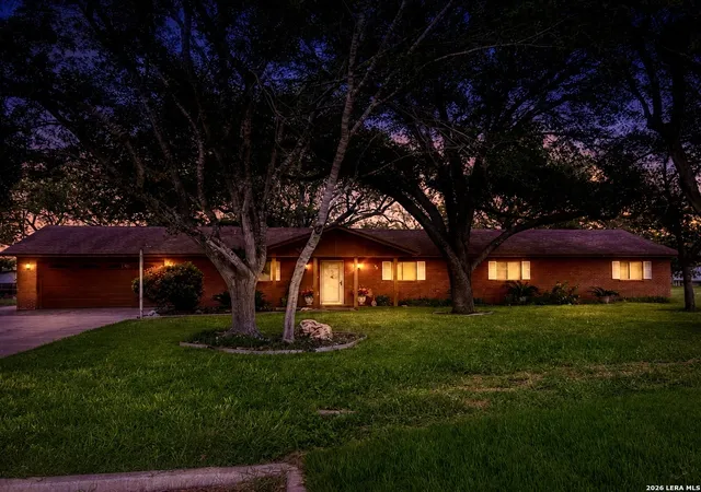 Homes for sale in Pleasanton, TX | 902 Oakridge Dr, Pleasanton, TX 78064 | MLS# 1990253
