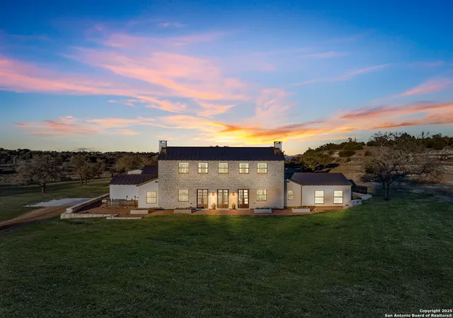 2nd image of 130 Overlook Dr, Fredericksburg, TX 78624 | MLS# 1990260