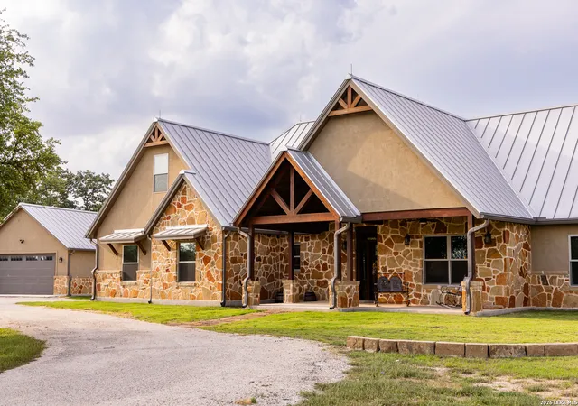 Photo 4 of House for sale at 195 Kamira Dr, Kerrville, TX 78028 | MLS# 1990292 | Listing updated on 2026-08-31